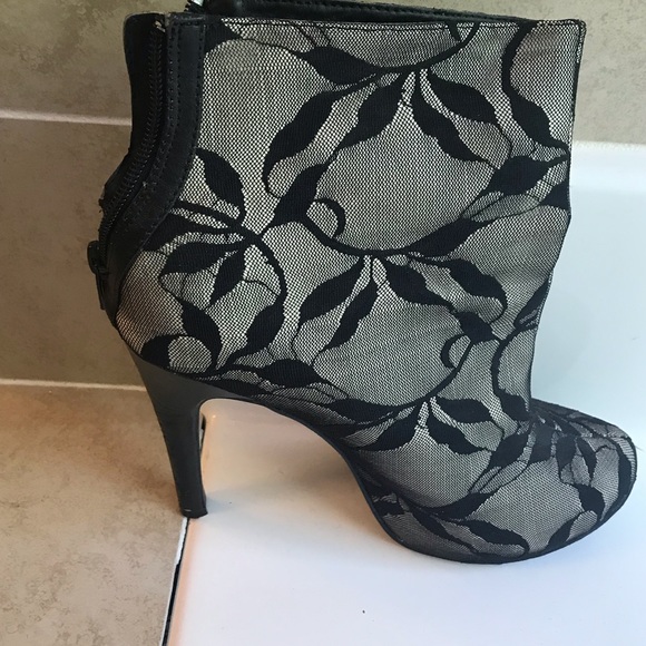 Shoes - Picture 2 of 3